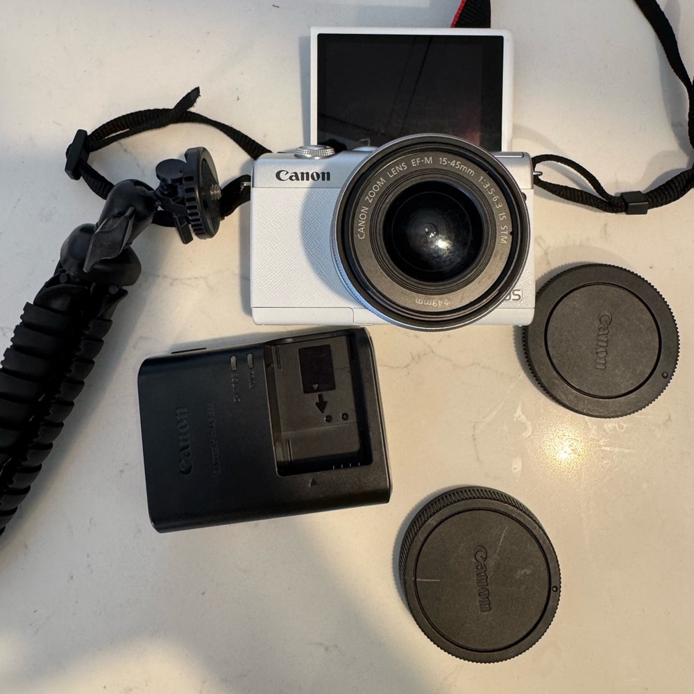 Canon EOS M200 Camera